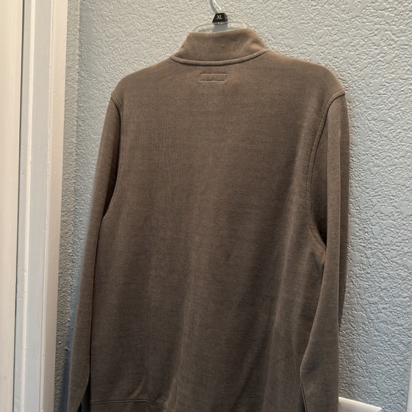 COPY - Amazing COLE HAAN SEA TURTLE Medium Sports Sweat Shirt. - Picture 3 of 7